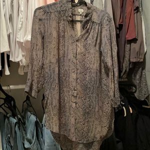 Aritzia alma 100% silk blouse snake